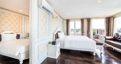 Dynasty Connecting Cabin with Balcony
