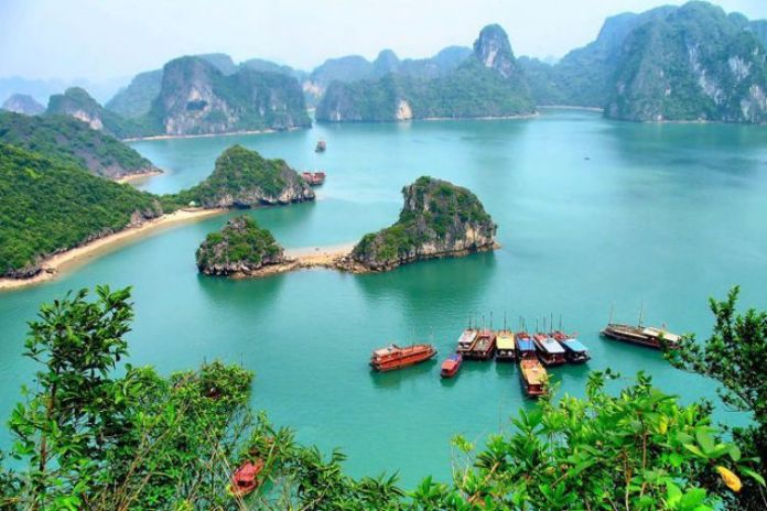 Halong Bay - Hanoi (Meal:B, L)