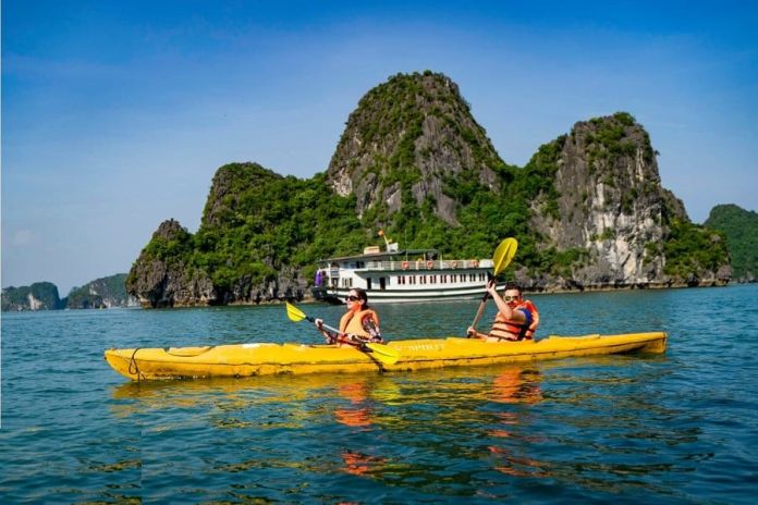 LAN HA BAY- HA NOI (B,L)
