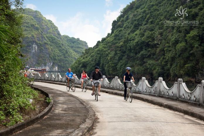 VUNG VIENG VILLAGE – CONG DAM – CONG DO (B, L, D)