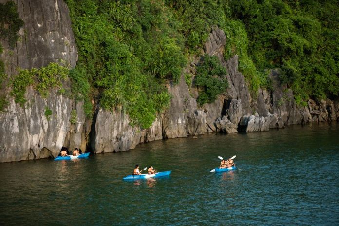 THIEN CANH SON CAVE – HON GAI HARBOR (B, L)