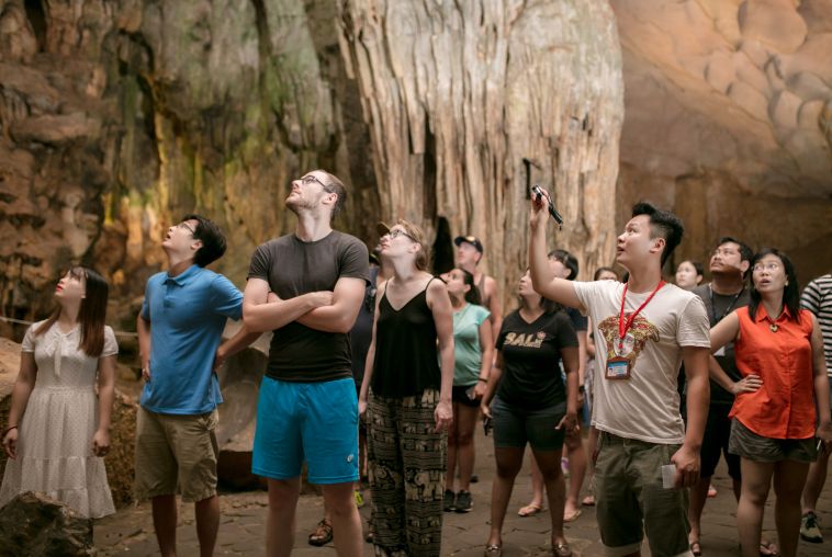 Explore-Sung-Sot-caves