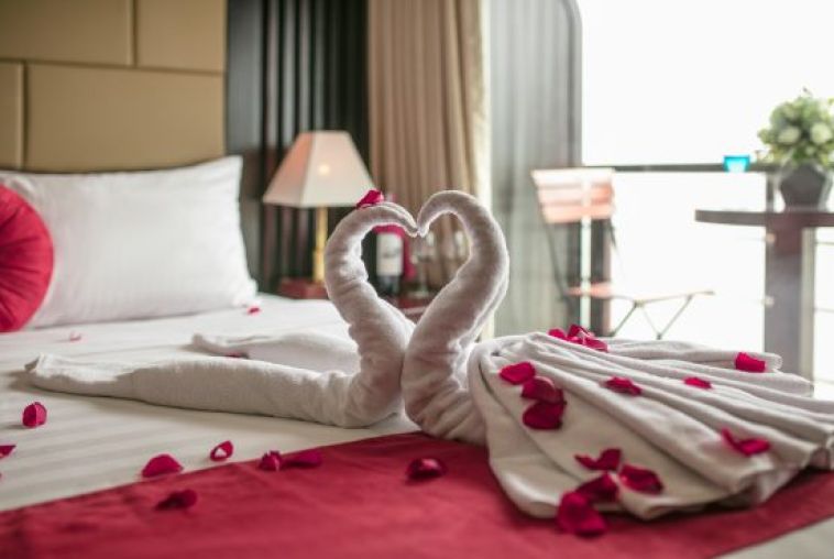 Honeymoon-Connecting-5-555x370