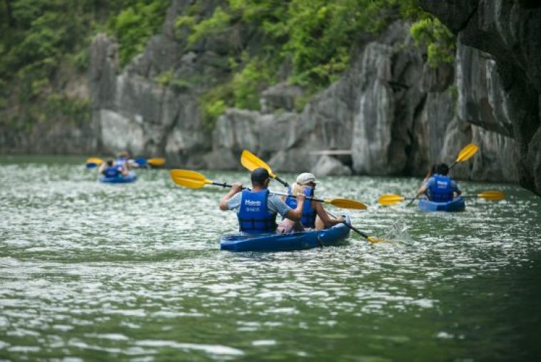 Kayak-1-555x370