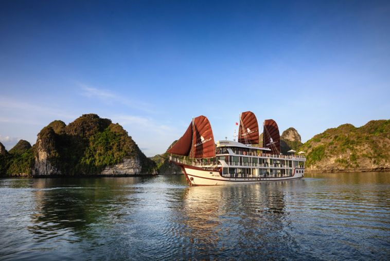Perla Dawn Sails Cruise