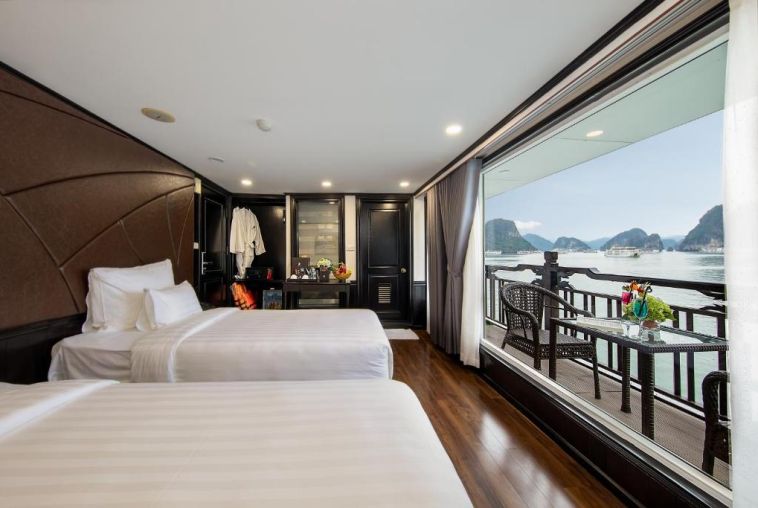 Suite-with-Balcony-and-Spa-Bath
