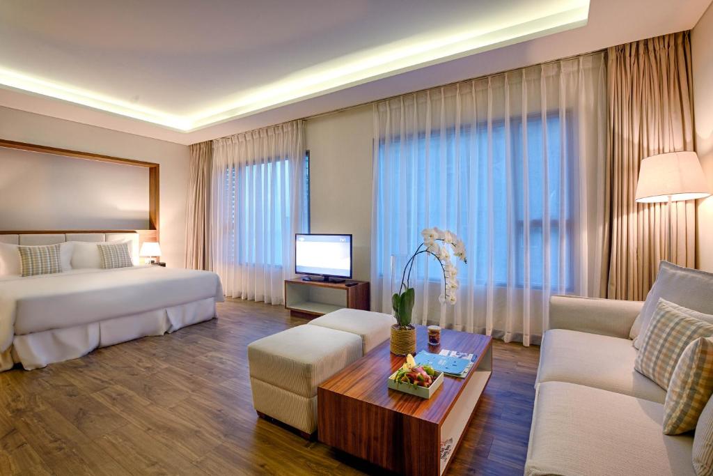 ALaCarteDanangBeachHotel Halong Tours Booking